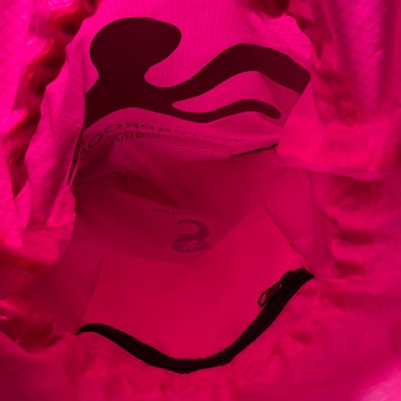 Gecko Brands Waterproof Beach, Pool or Boating Backpack Bag. 24” X 13.5” - Picture 6 of 10